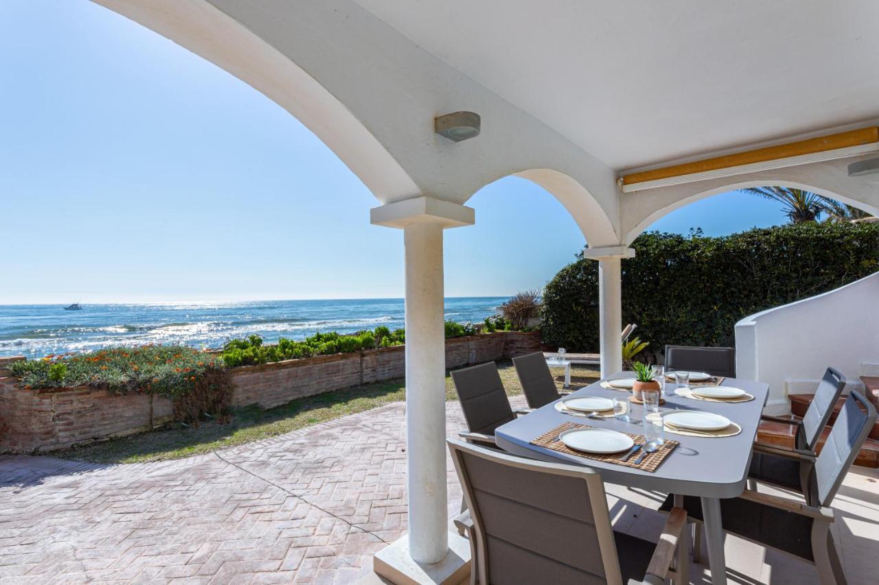 Charming Villa On The Seafront Марбелья Экстерьер фото