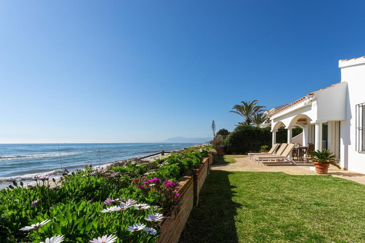 Charming Villa On The Seafront Марбелья Экстерьер фото