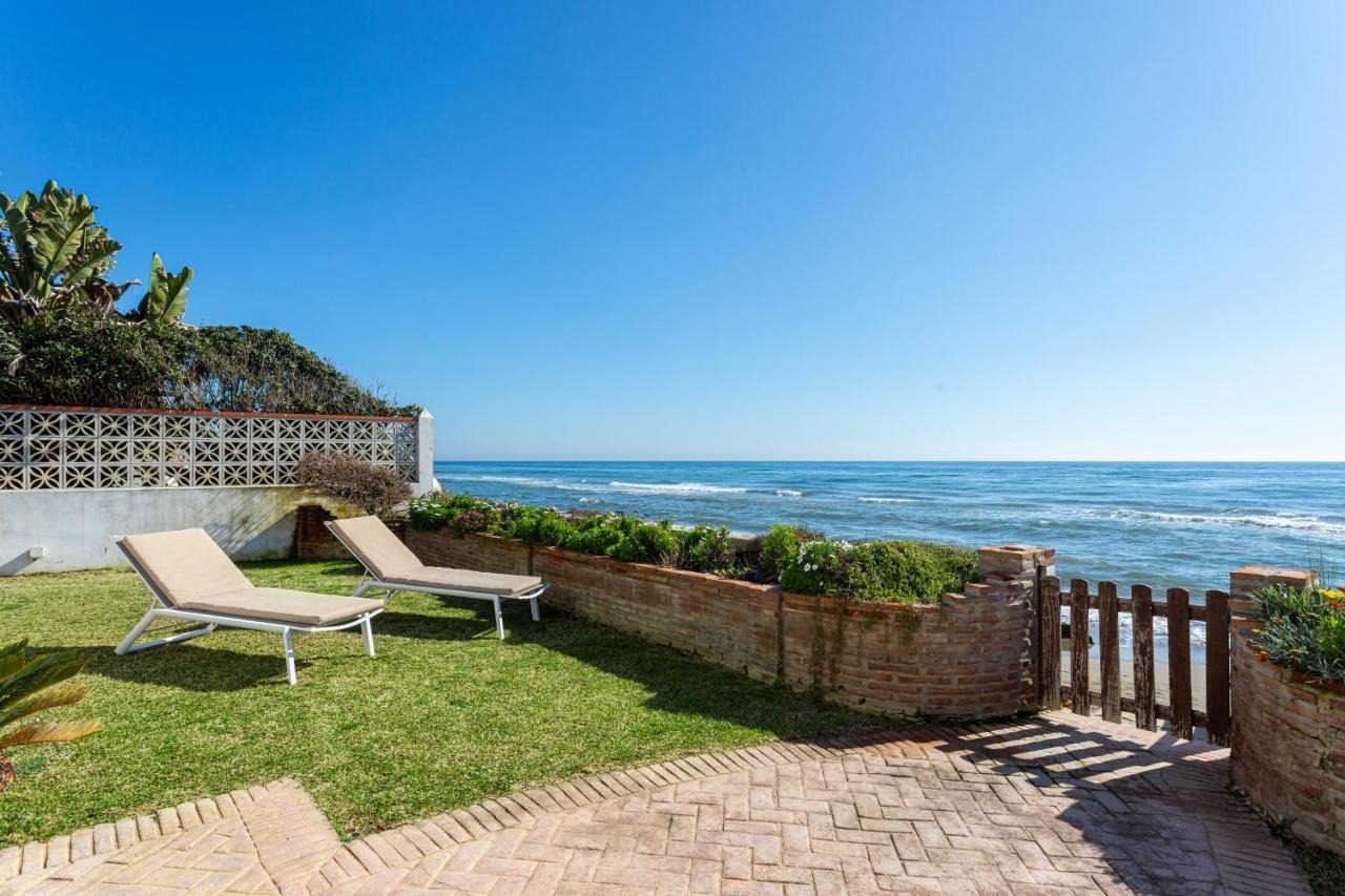 Charming Villa On The Seafront Марбелья Экстерьер фото