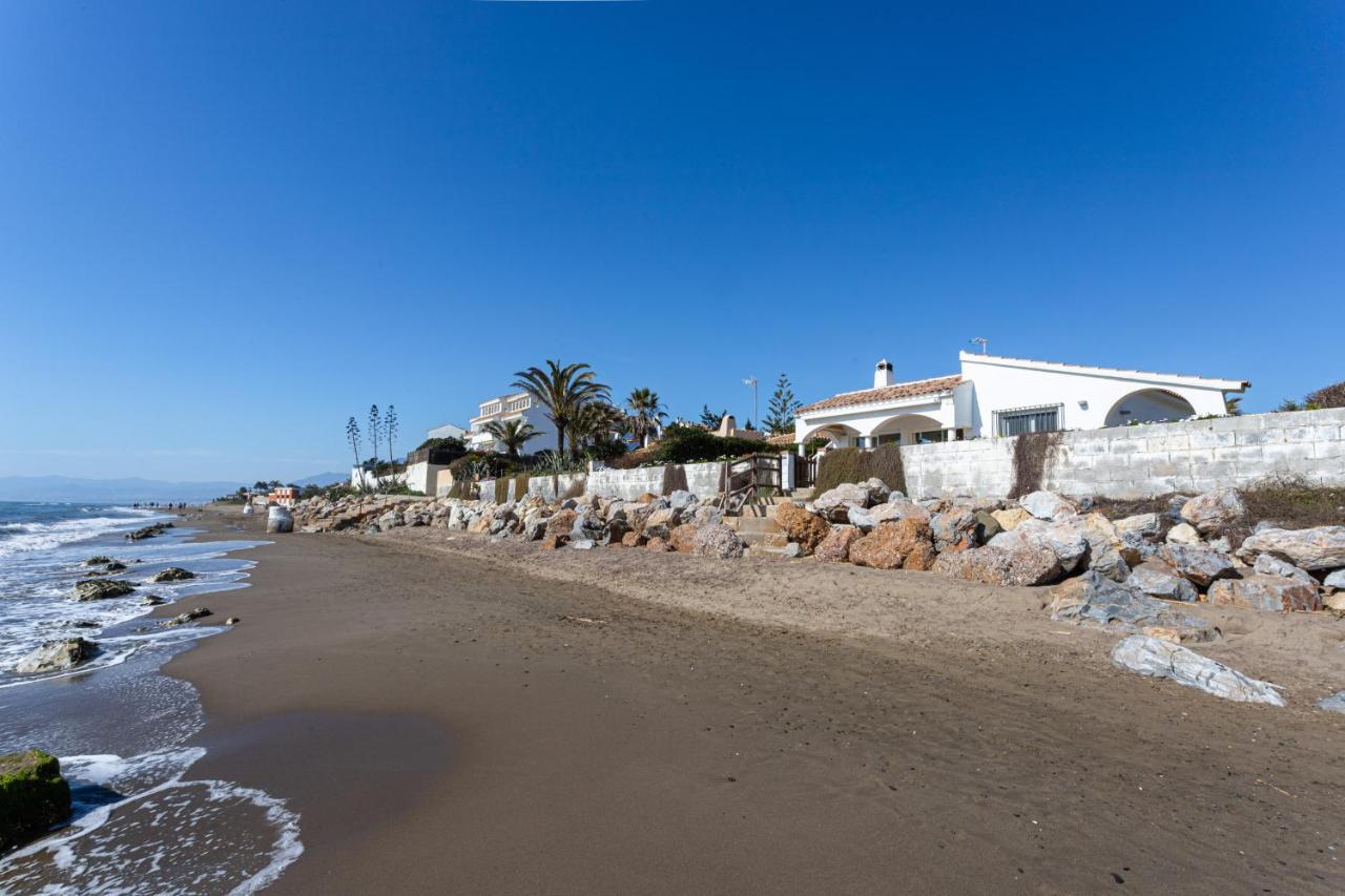 Charming Villa On The Seafront Марбелья Экстерьер фото