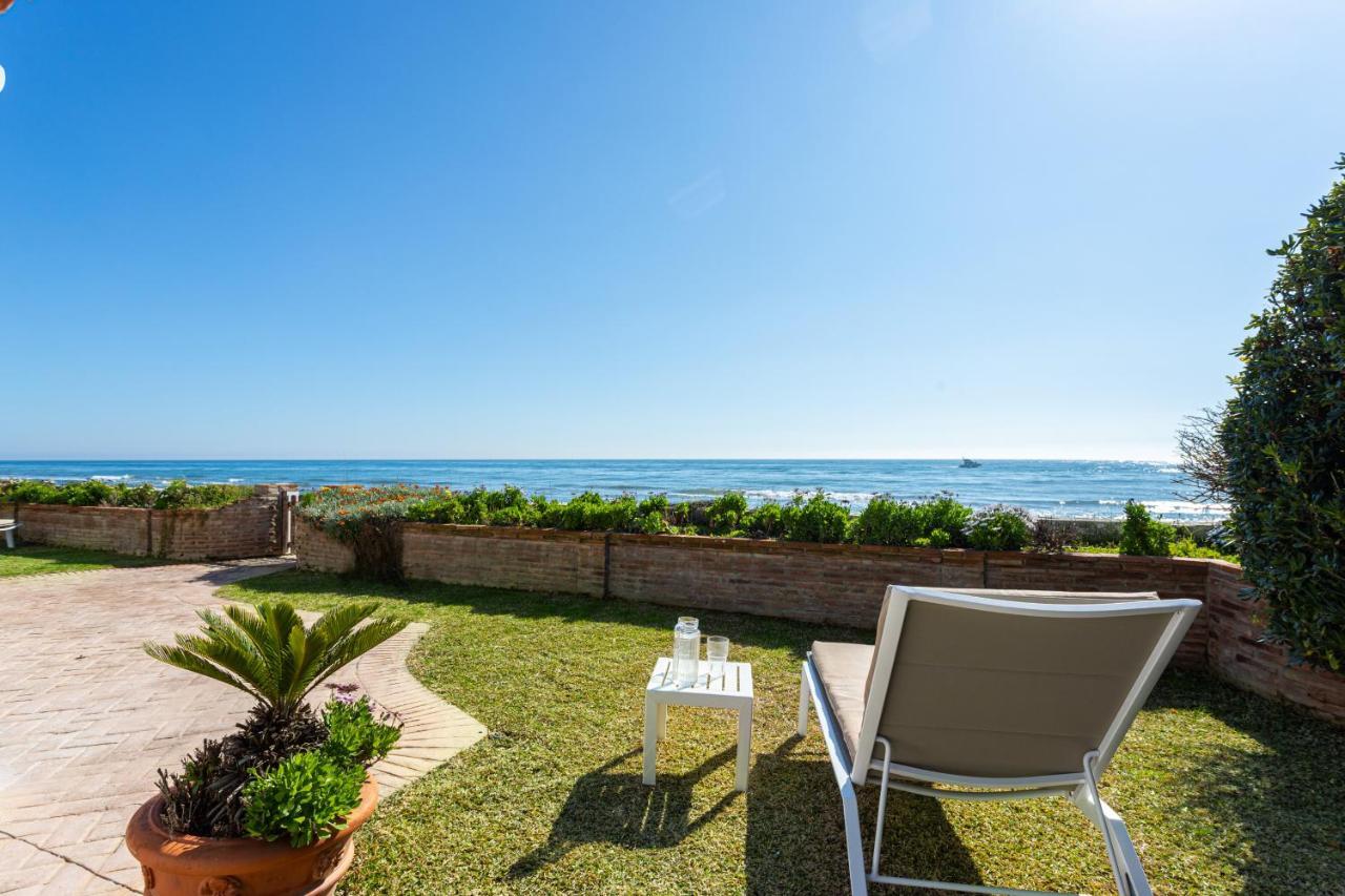 Charming Villa On The Seafront Марбелья Экстерьер фото