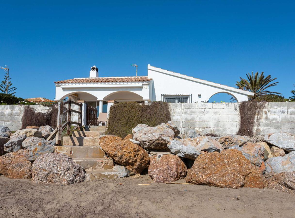 Charming Villa On The Seafront Марбелья Экстерьер фото