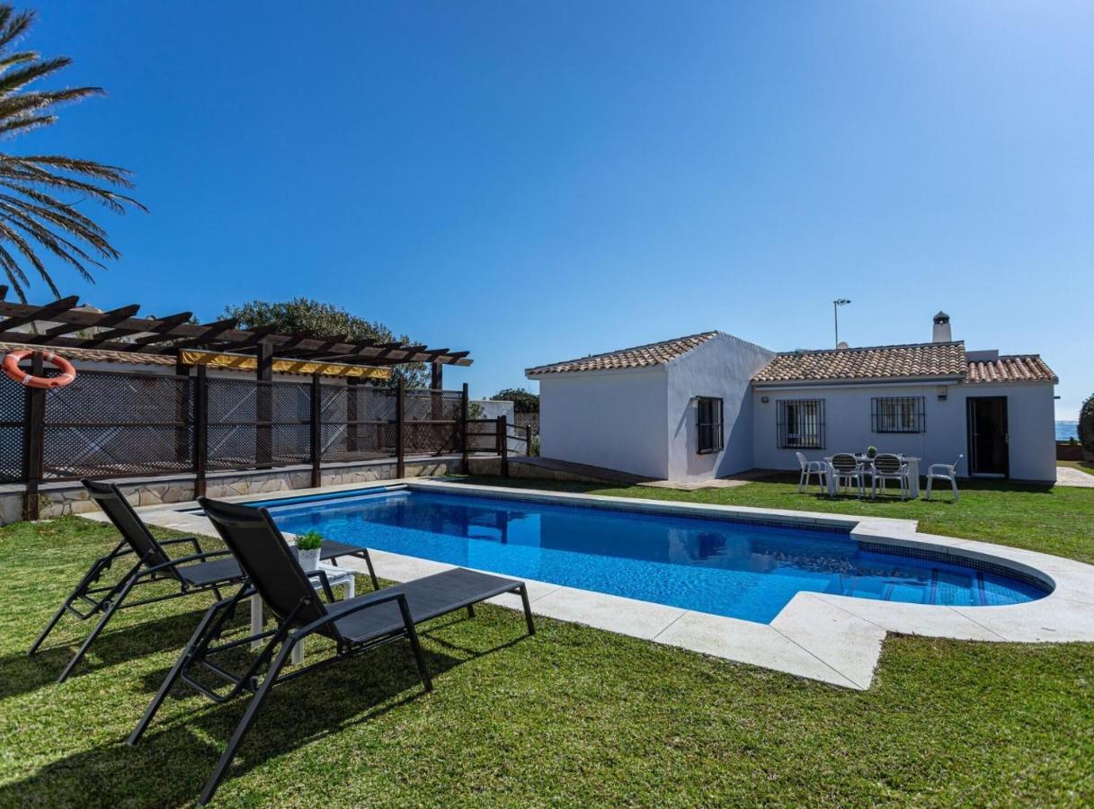 Charming Villa On The Seafront Марбелья Экстерьер фото