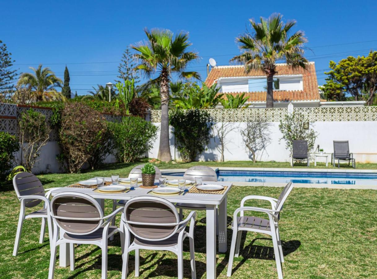 Charming Villa On The Seafront Марбелья Экстерьер фото