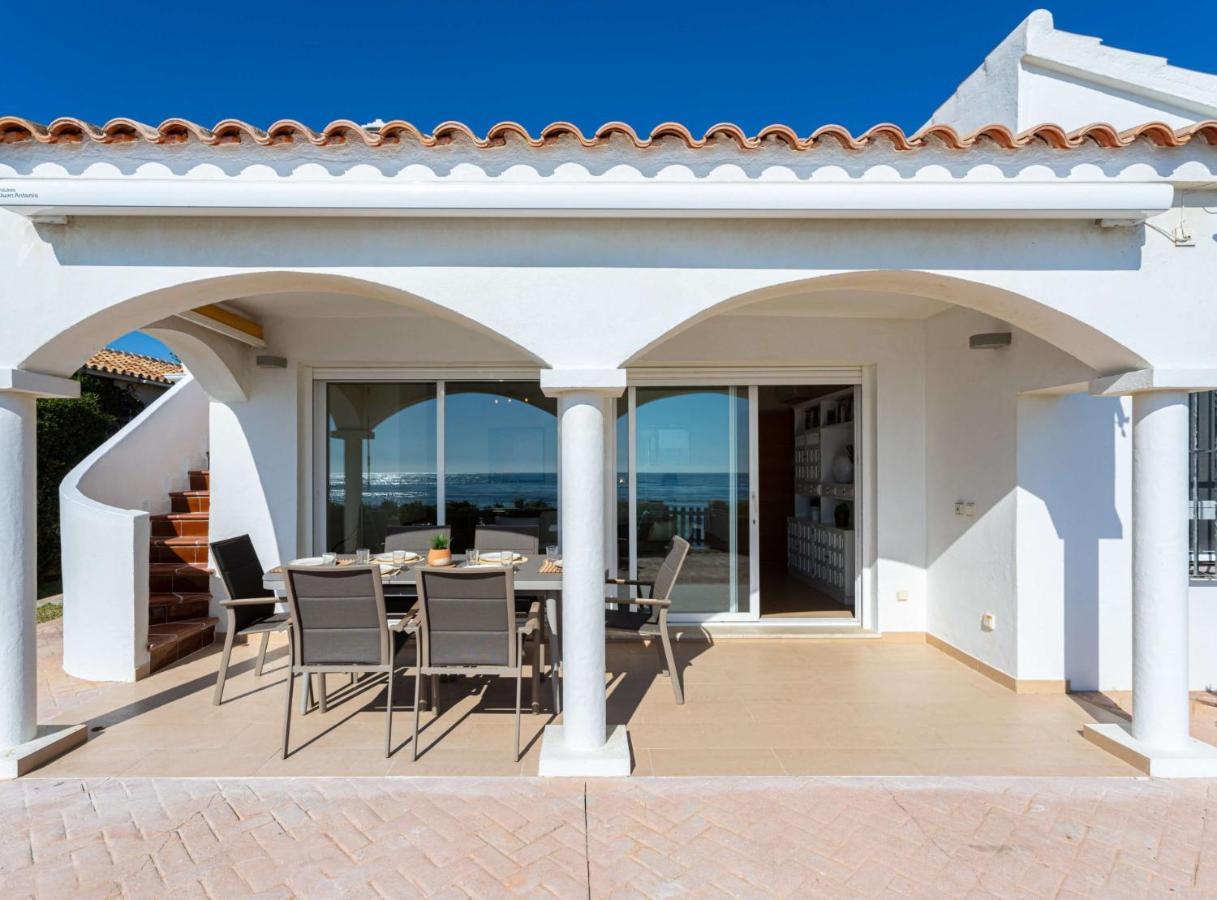 Charming Villa On The Seafront Марбелья Экстерьер фото